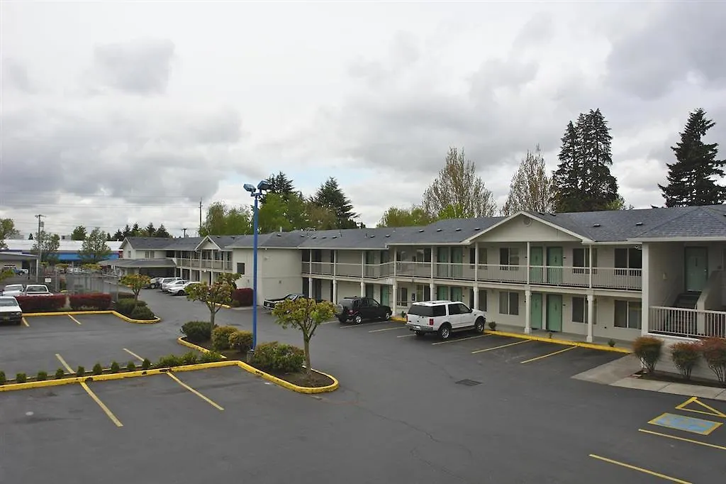 Motel 6 Portland Mall - 205 2*,