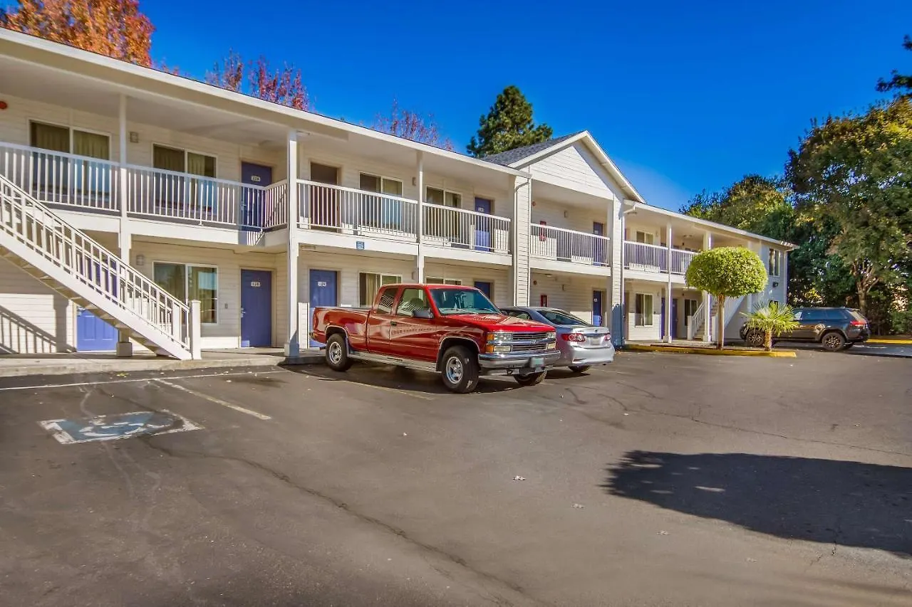 Motel 6 Portland Mall - 205 location